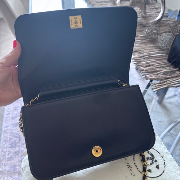 ✨ Authentic Chanel Navy Quilted Crossbody Bag – Excellent Condition ✨ - Picture 4 of 8